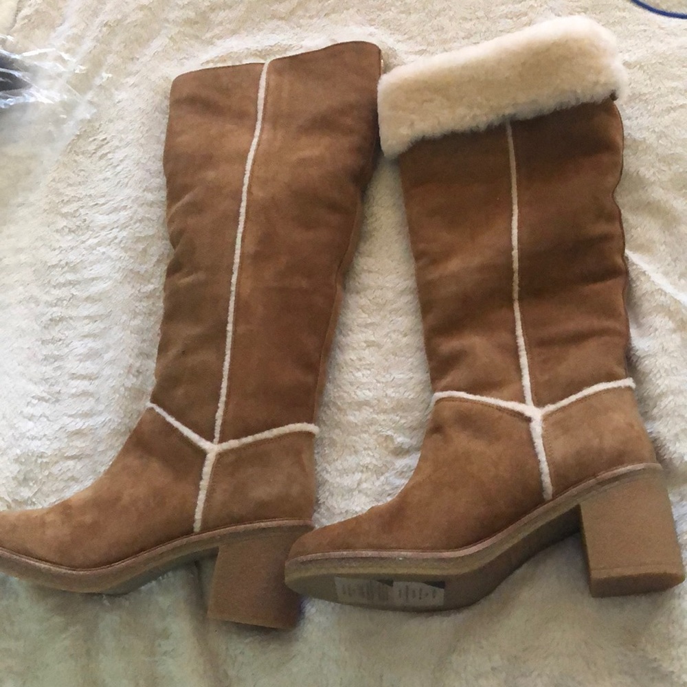 UGG lambskin Tan Suede Boots size 10